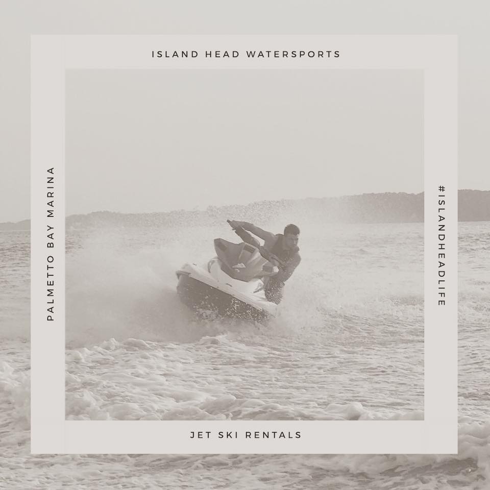 A jet skier leaning to turn