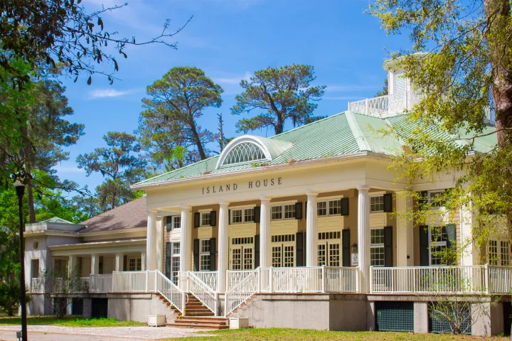 a tree in front of a building